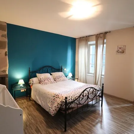 Maison De Caractere Renovee Avec Cheminee, Terrasse, Jardin Et Acces Aux Stations De Et Sites Naturels - Fr-1-742-480 *