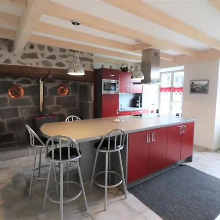 Maison De Caractere Renovee Avec Cheminee, Terrasse, Jardin Et Acces Aux Stations De Et Sites Naturels - Fr-1-742-480 *