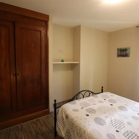 Maison De Caractere Renovee Avec Cheminee, Terrasse, Jardin Et Acces Aux Stations De Et Sites Naturels - Fr-1-742-480 *